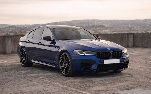 BMW M5 Competition — wynajem w Pradze, Masons